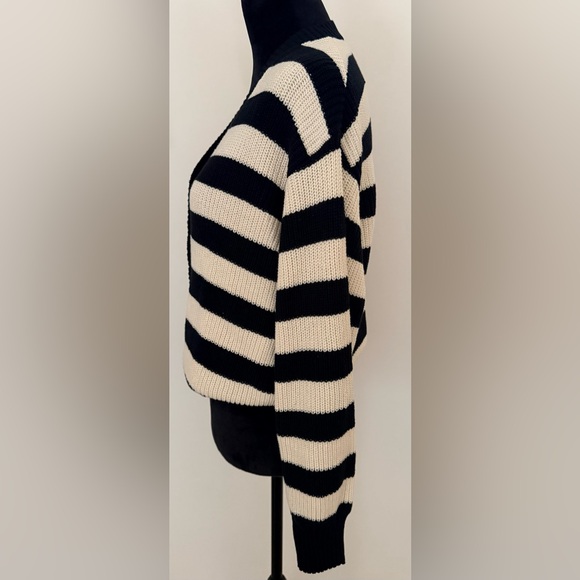 Levi's Women's Snowflake Cardigan Button Front Cream/Black - Size M - NWT - Picture 6 of 8